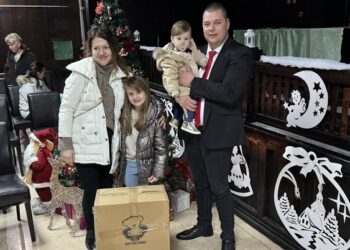 Plandište poklonilo dečja auto sedišta: Bezbednost na prvom mestu