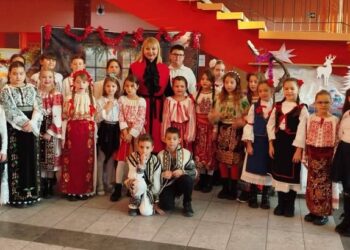Praznik zimskih običaja i koleda: „Vreme je za Božićne pesme!“ u OŠ „Mladost“