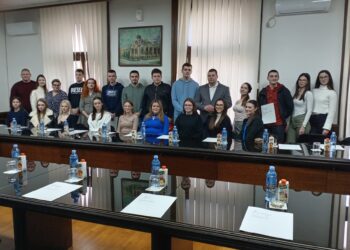 Plandište: Predsednik Repac uručio stipendije studentima