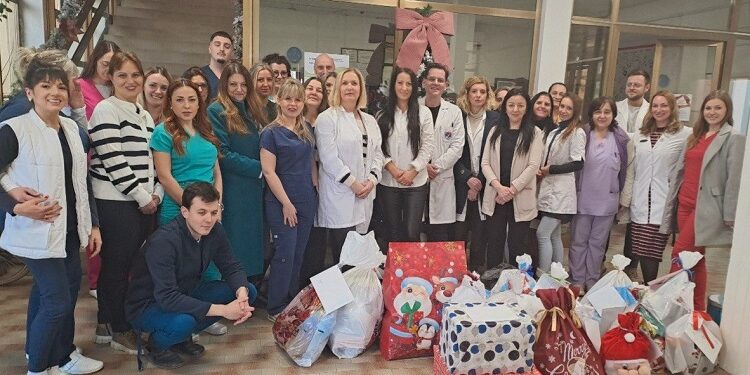 SBPB iz Vršca uručila novogodišnje paketiće deci bez roditeljskog staranja