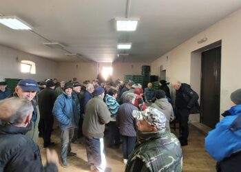 Unapređenje komunalne higijene: Meštani Straže preuzeli nove kante