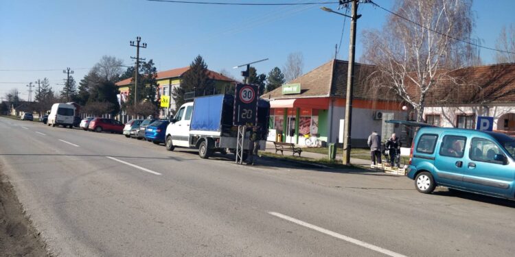 Velika Greda: Postavljen brzinski displej u zoni škole, bezbednost dece na prvom mestu
