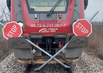 Napadali na život putnika: Uhvaćene bitange koje su postavljale prepreke pred vozove