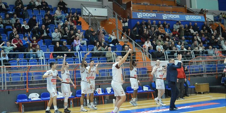 Košarkaši Vršca bolji od Slobode za ostanak na liderskoj poziciji