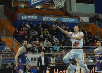 Vrščani dočekuju Slogu iz Kraljeva za odbranu trofeja