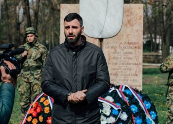 Vujičić: Pamtimo žrtve i branimo slobodu! Nepokoran je narod Srbije!