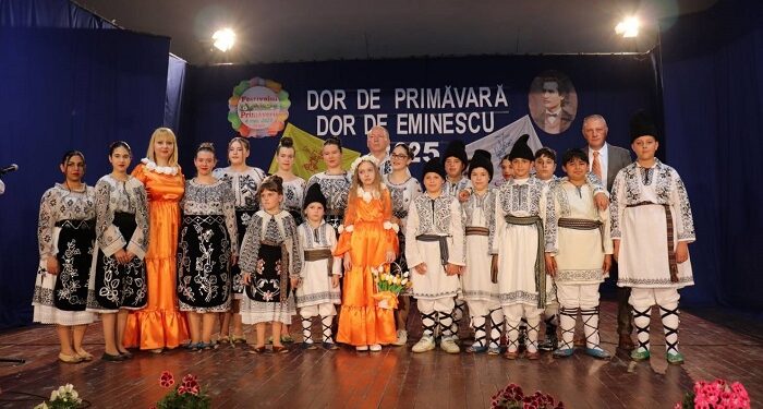 Čežnja za prolećem, čežnja za Emineskuom: Slavlje mladosti, tradicije i umetnosti u Straži
