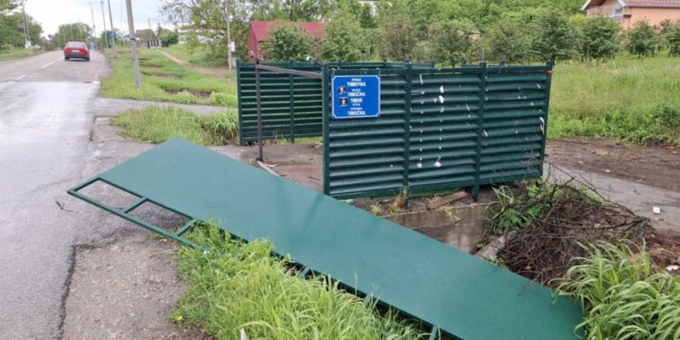 Vandalsko ponašanje u naselju Gudurički put – uništena javna imovina