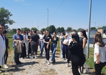 Učenici TIFT smera Hemijsko-medicinske škole posetili prečistač otpadnih voda u Vršcu