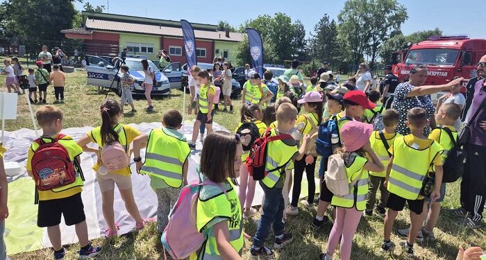 U Vršcu održana praktična vežba iz oblasti saobraćaja pod nazivom „Put do škole – bez brige“