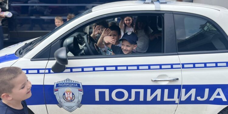 Vršački policajci se družili sa mališanima