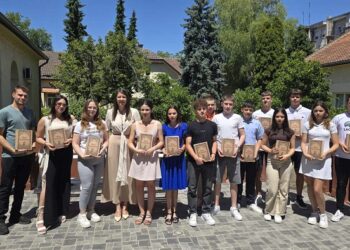Opština Alibunar nagradila najbolje učenike generacije i nosioce Vukove diplome