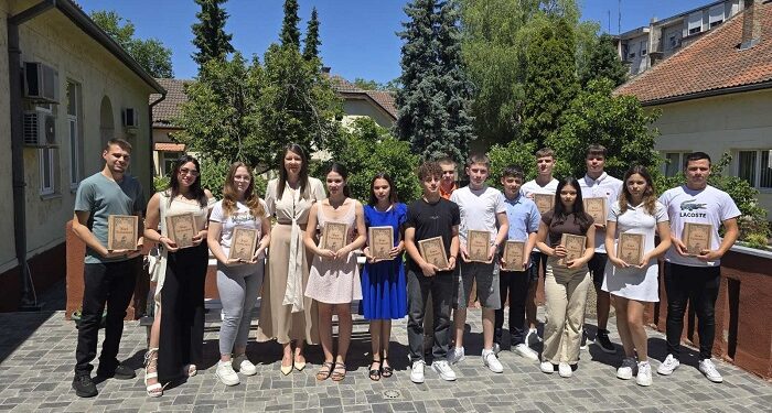 Opština Alibunar nagradila najbolje učenike generacije i nosioce Vukove diplome