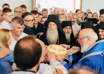 Stotine vernika u manastiru Središte na praznik Ikone Presvete Bogorodice Trojeručice