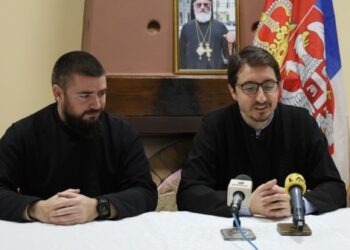 Javna tužba protiv sveštenih lica Vladimira Simeunovića i Ognjena Veljančića
