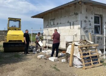 Plandište: Repac obišao radove na sanaciji sportskog objekta