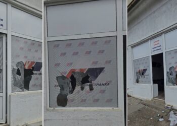 Napadnute prostorije SNS u Banatskom Karlovcu (VIDEO)