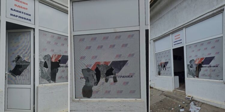 Napadnute prostorije SNS u Banatskom Karlovcu (VIDEO)