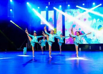 Plesna predstava Akro dens studija Super Star
