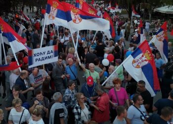 Više od hiljadu Vrščana pratilo omladinu: Vršac protiv blokada – Ne damo Srbiju!