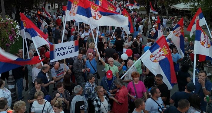 Više od hiljadu Vrščana pratilo omladinu: Vršac protiv blokada – Ne damo Srbiju!