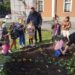 Dečja akcija sadnje cveća u okviru Oktobra – meseca čistoće