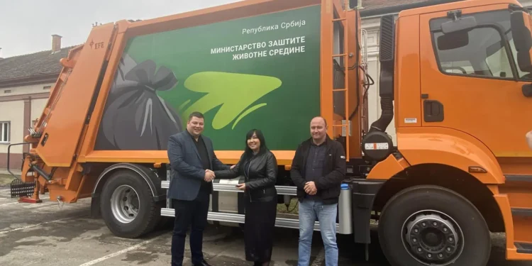 Plandište: Novi kamion za odvoženje otpada donacija Ministarstva
