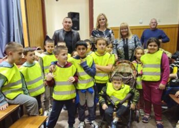 Dečija nedelja: Edukacija i svetloodbojni prsluci za mališane (VIDEO)
