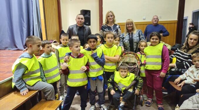 Dečija nedelja: Edukacija i svetloodbojni prsluci za mališane (VIDEO)