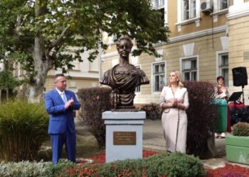 Otkrivanjem biste Melanije Bugarinović obeležen Dan opštine Bela Crkva (VIDEO)