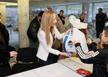 Fantastična novogodišnja atmosfera u Milenijumu: Grad Vršac ceo dan deli paketiće!