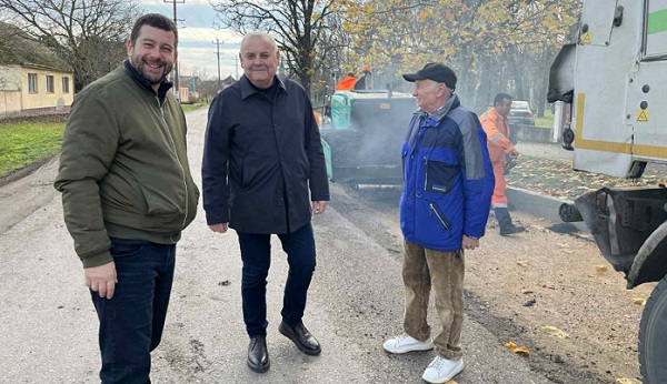 Rekonstruiše se plato ispred Rumunske pravoslavne crkve u Vlajkovcu