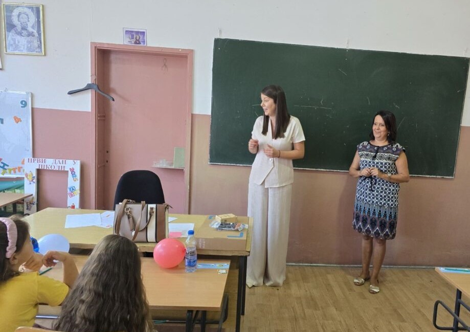 Prvi dan školske godine i pokloni za đake prvake