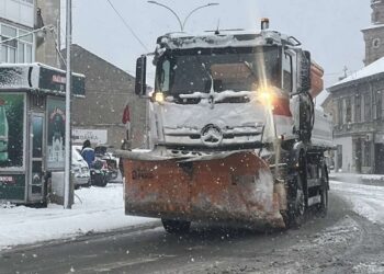 Od jutros angažovana zimska služba: Saobraćajnice se čiste po utvrđenim prioritetima