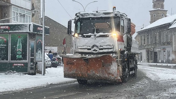 Od jutros angažovana zimska služba: Saobraćajnice se čiste po utvrđenim prioritetima