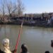 Bog se javi! Mladi iz Srbije iz Rumunije i ove godine plivali za Časni krst na reci Neri (VIDEO)