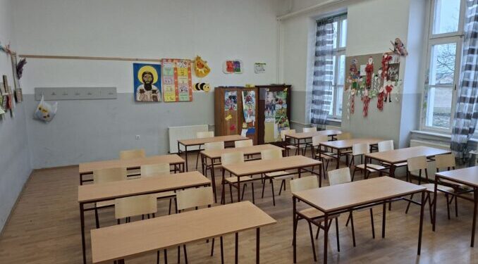 Opština Bela Crkva tokom zimskog raspusta obnovila nameštaj u dve škole