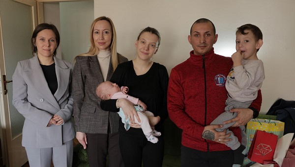 Gradonačelnica Vršca posetila porodicu prve bebe rođene u 2026. godini
