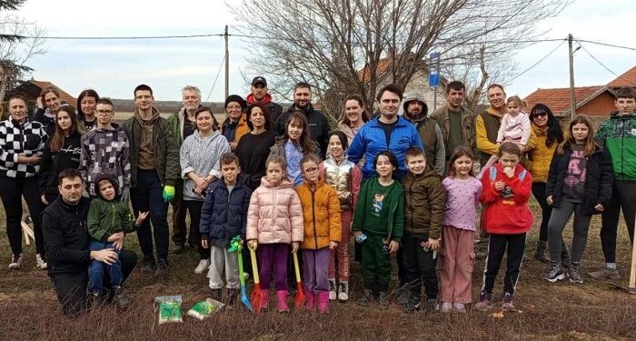 Na Središtanskom putu posađeno 85 sadnica četinara u okviru projekta „I zima voli zeleno”