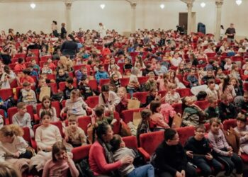 Pozorišna predstava „Pažljivko“ održana u Vršcu – edukacija najmlađih o bezbednosti u saobraćaju