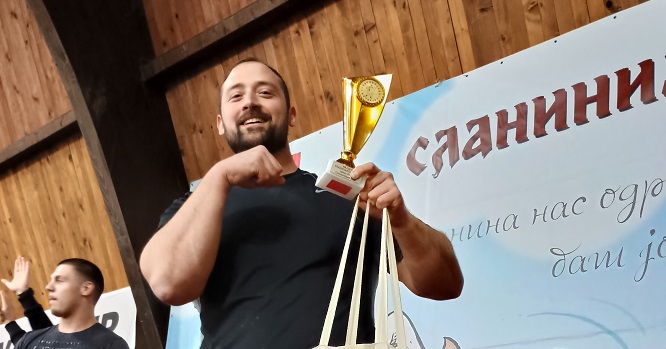 Rasputin tim: Stefan Pavić prvak u amaterskom obaranju ruku