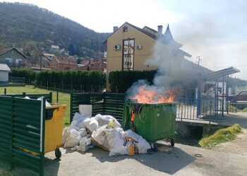 Apel JKP Drugi oktobar: Ne palite kontejnere! (VIDEO)