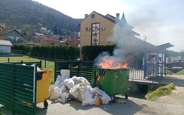 Apel JKP Drugi oktobar: Ne palite kontejnere! (VIDEO)