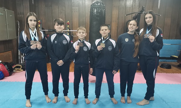 Sjajni nastupi karatista Plandišta: Osvojene nove medalje na prvenstvu Srbije