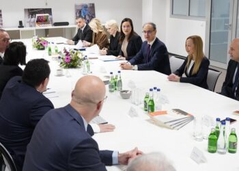 Premijer Macut u poseti Hemofarmu u Vršcu