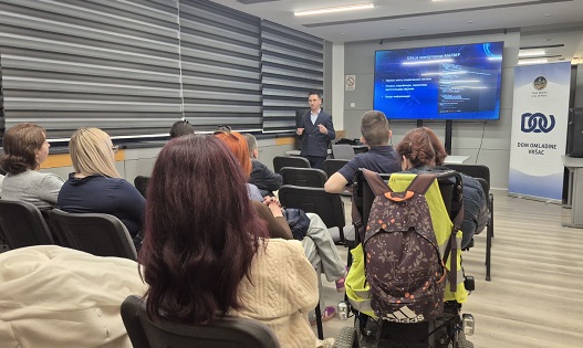 Edukativno predavanje o internet prevarama održano u Domu omladine Vršac