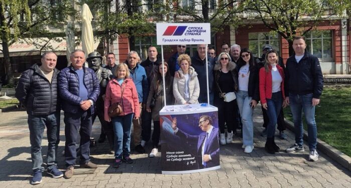 Aktivisti SNS Vršac u neposrednom razgovoru sa građanima