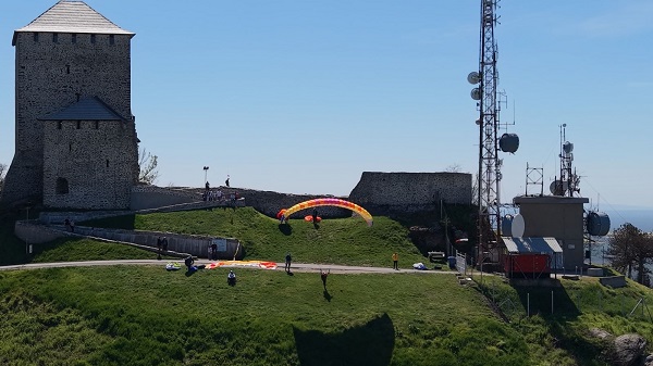 „Vršac Open“ na Vršačkoj kuli: Održano međunarodno takmičenje u paraglajdingu
