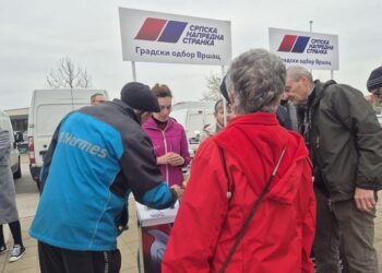 Vaskršnji štandovi SNS u Vršcu i Uljmi