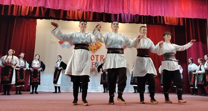 U Alibunaru održana opštinska smotra dečijeg folklornog stvaralaštva